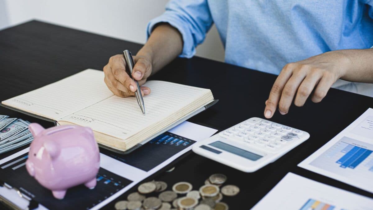 How to start saving money? 4-day financial challenge